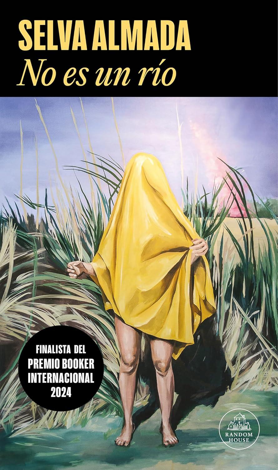 mujer alsandoce la falda para cruzar un rio